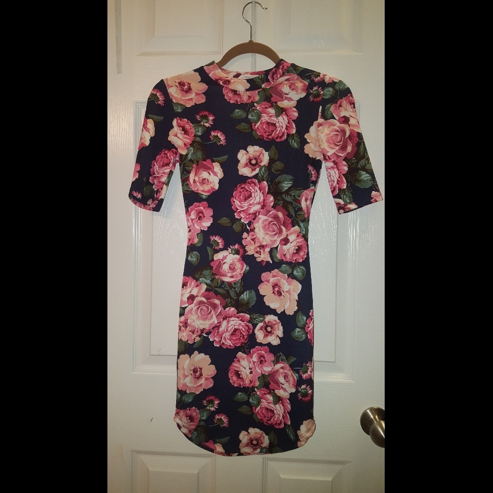 NWOT Floral fitted dress